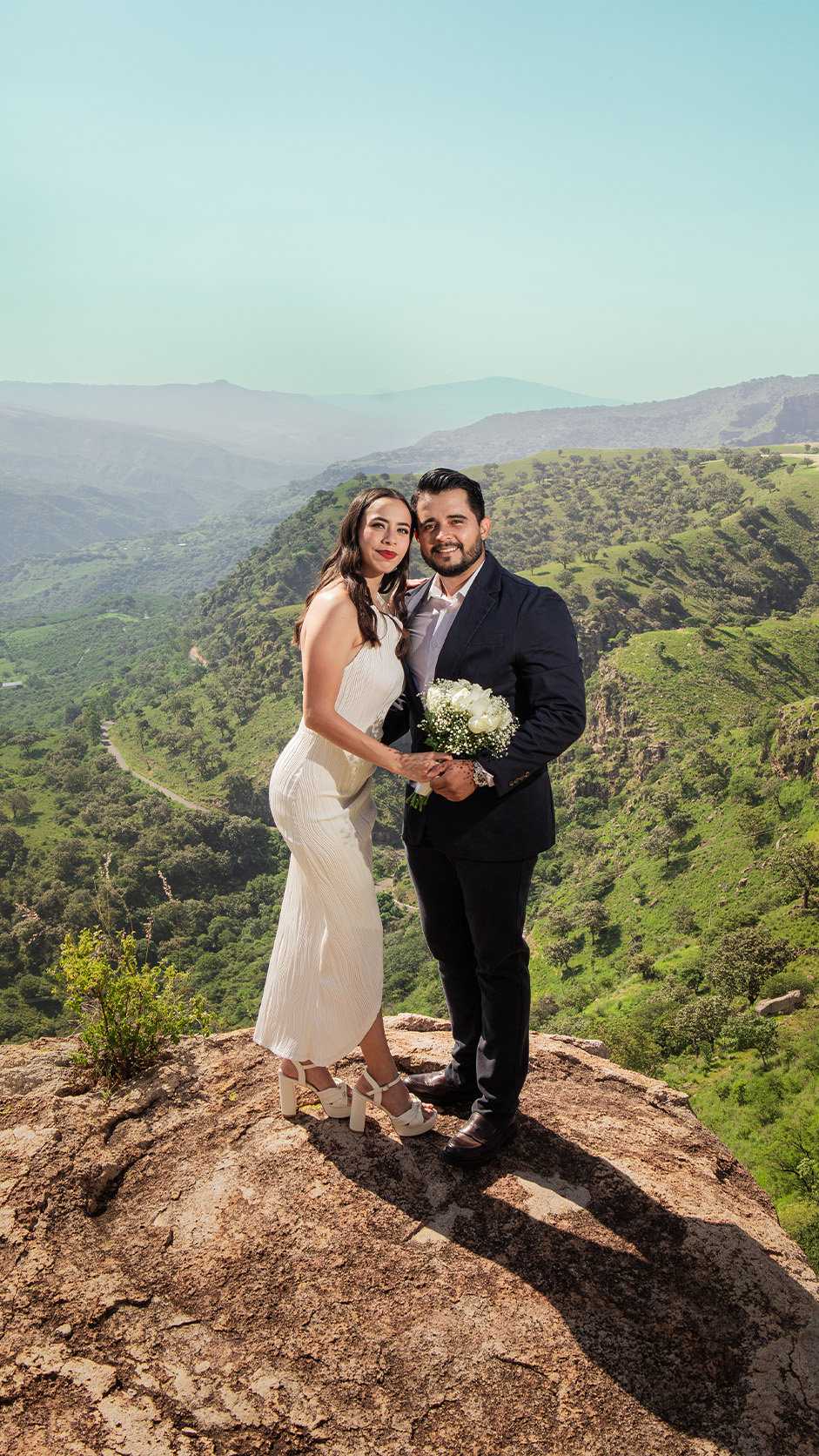 Portada de Montserrat & Luis